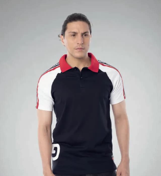 imagen de camiseta polo ranglan estampada